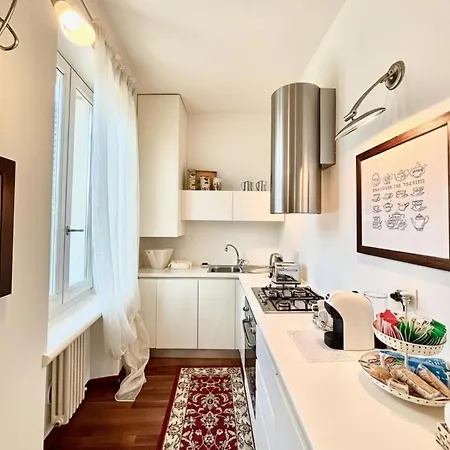 La Del Centro Apartman *